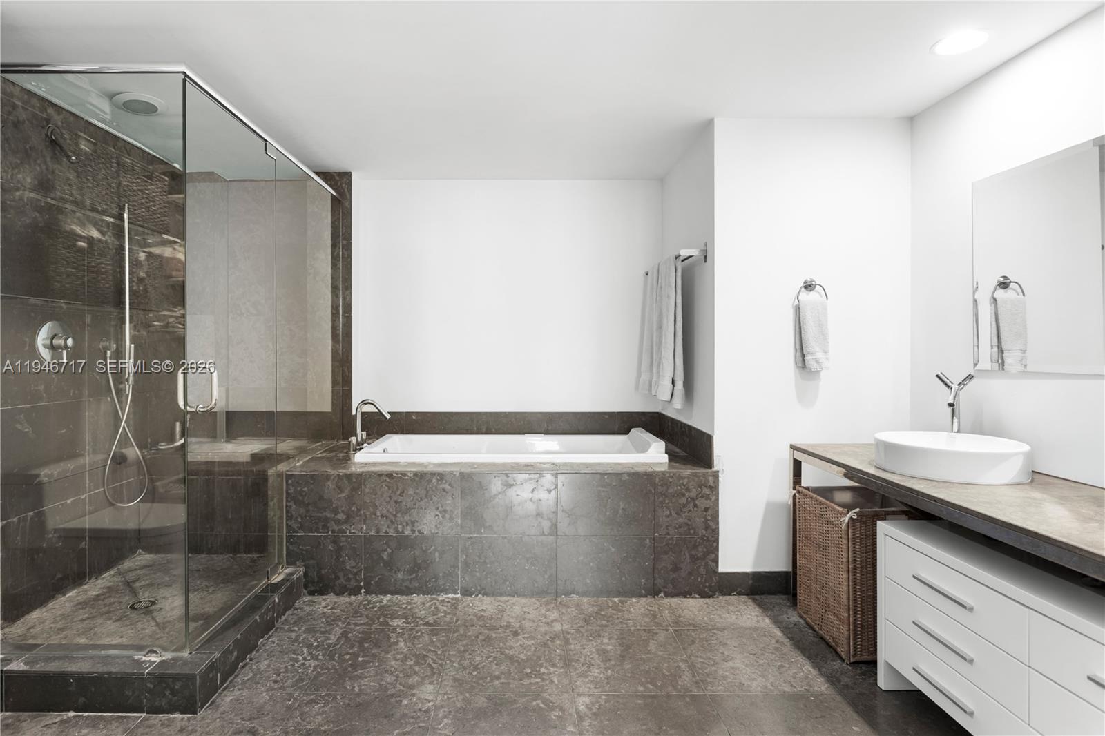 495 Brickell Ave # 1001