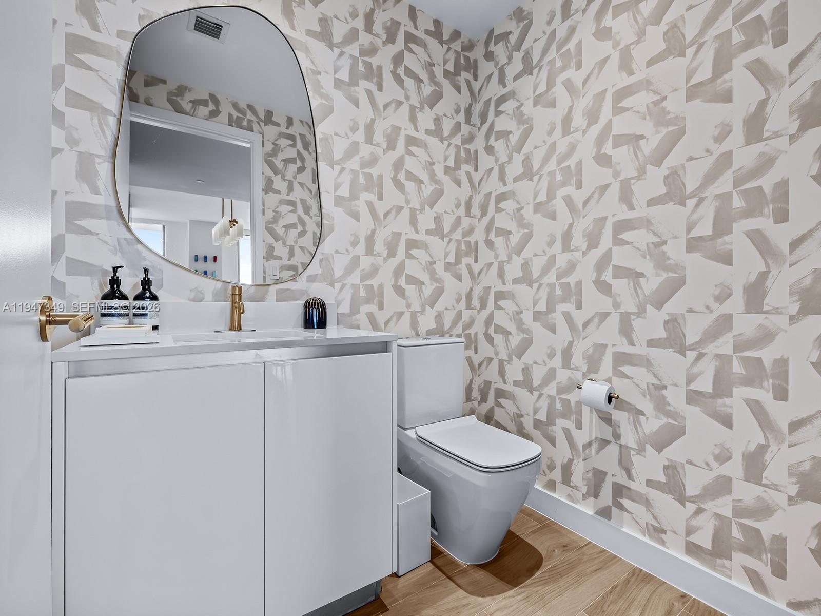 2678 Tigertail Ave # 1806