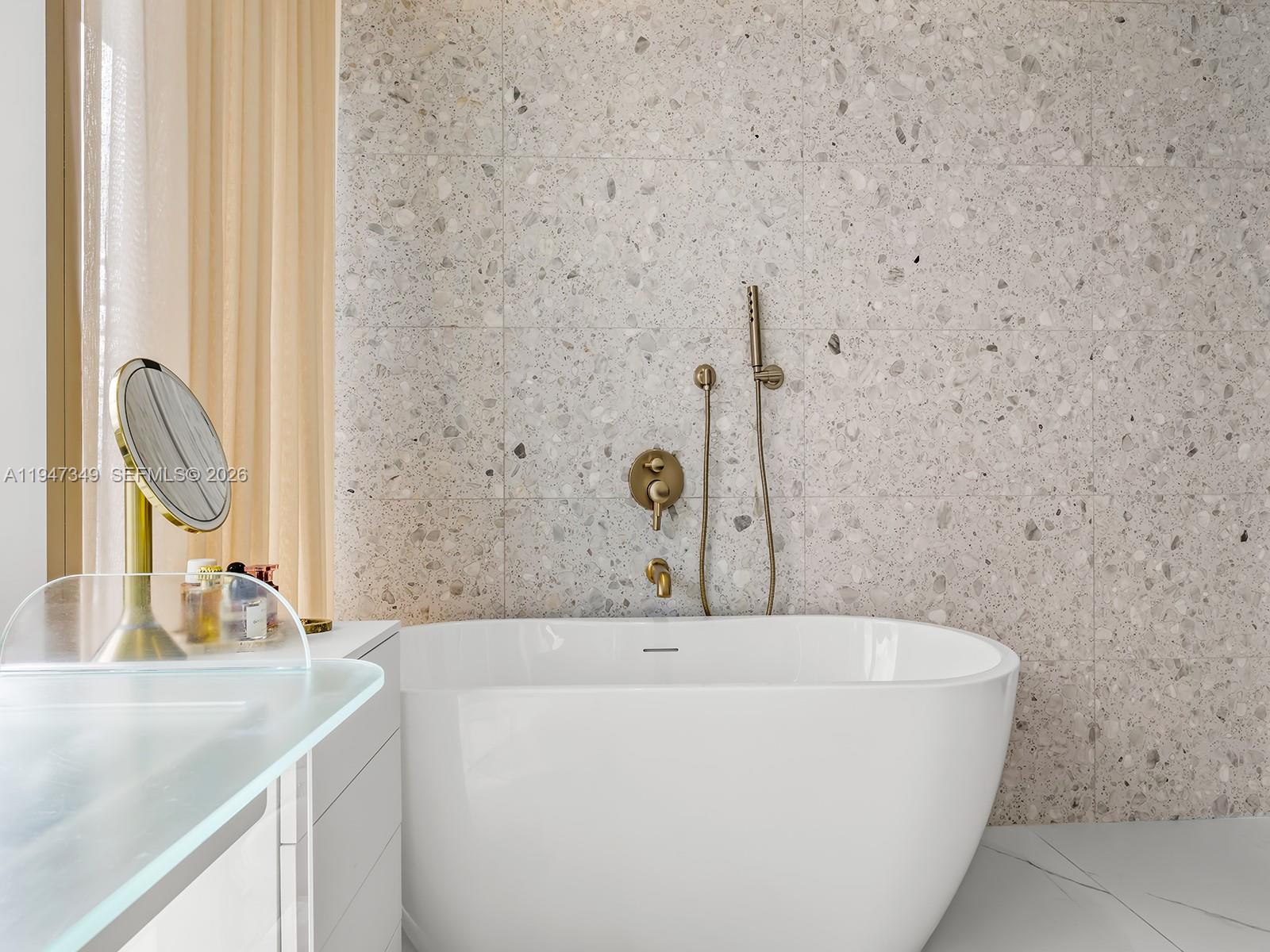 2678 Tigertail Ave # 1806