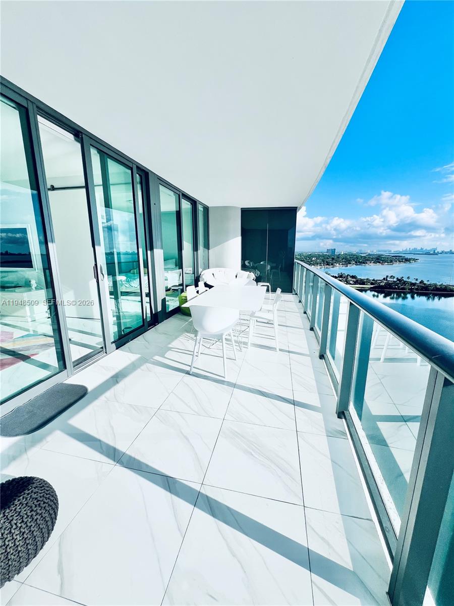 3131 NE 7th Ave # 1902