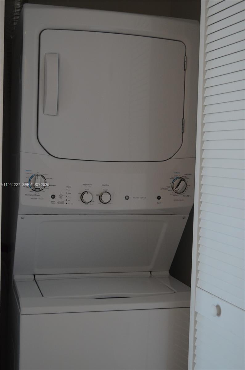 121 NE 34th St # 1803