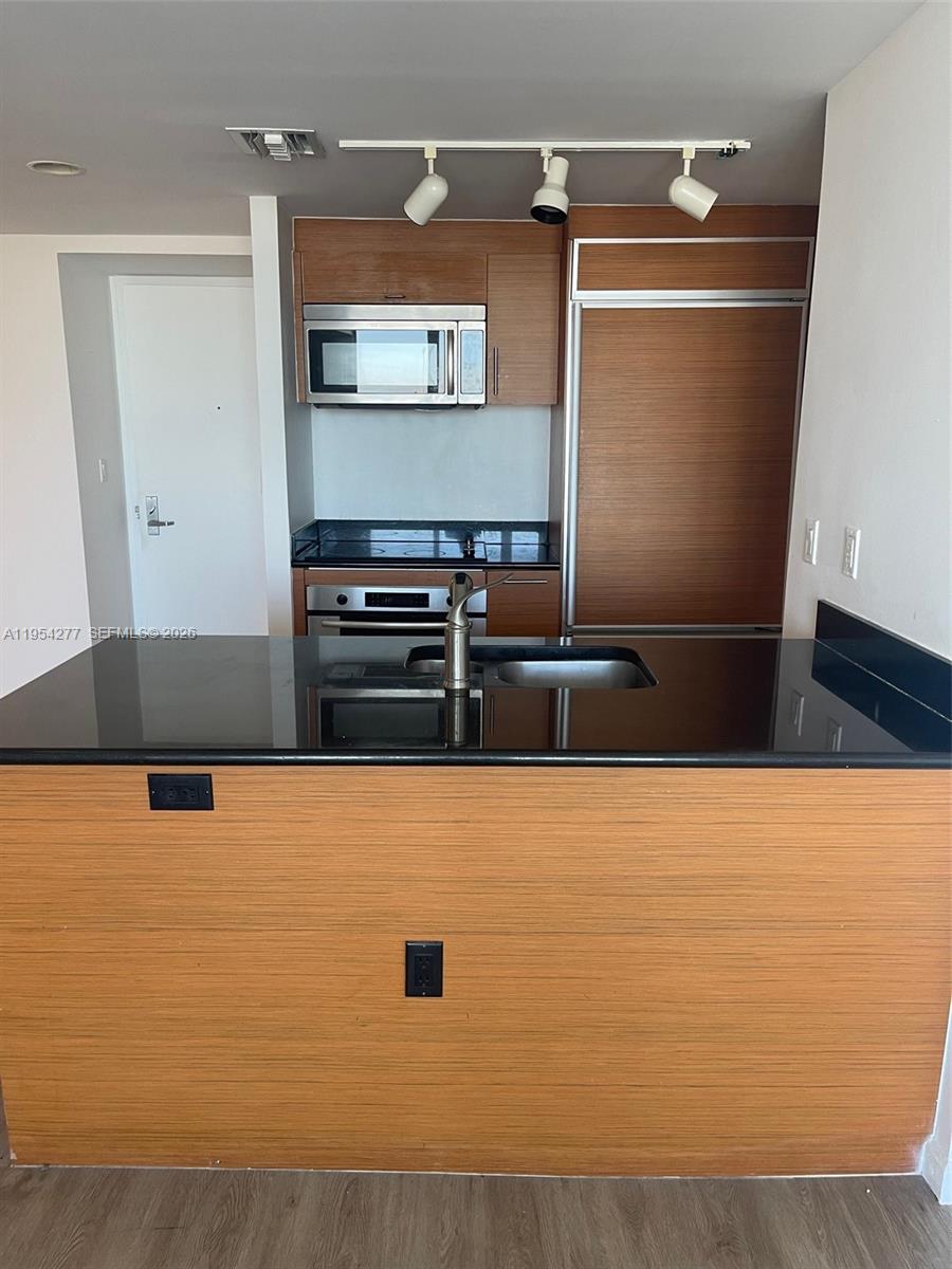 50 Biscayne Blvd # 5207