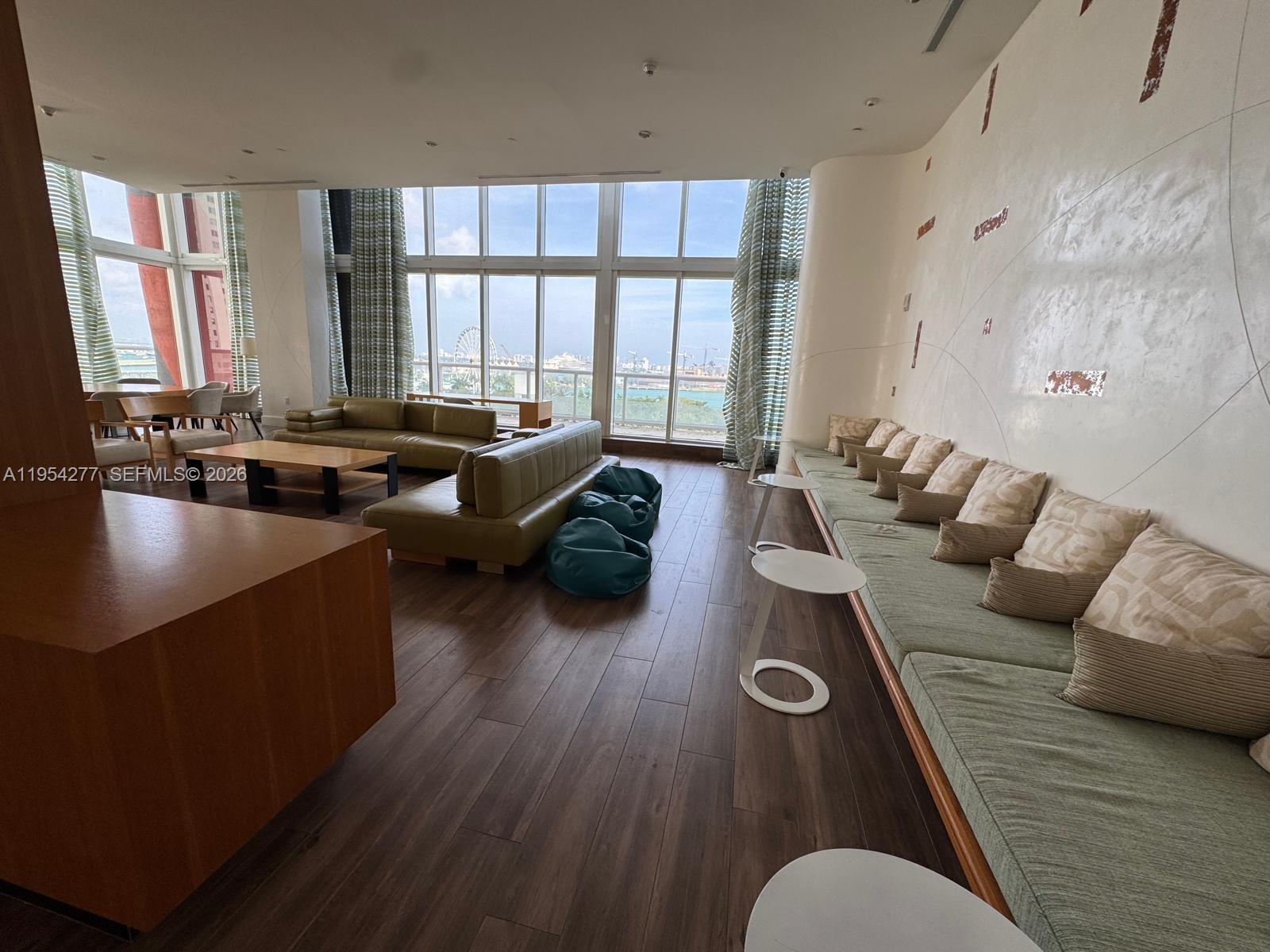 50 Biscayne Blvd # 5207