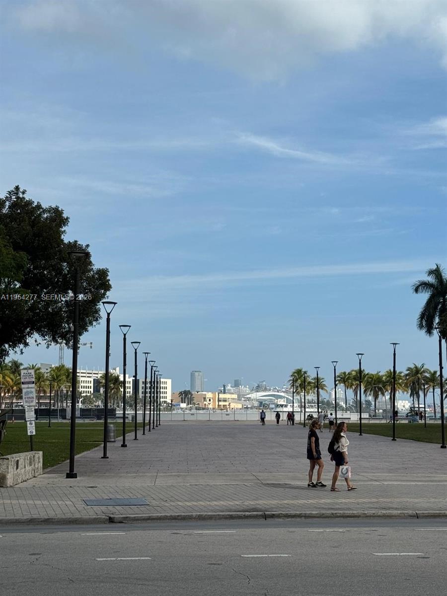 50 Biscayne Blvd # 5207