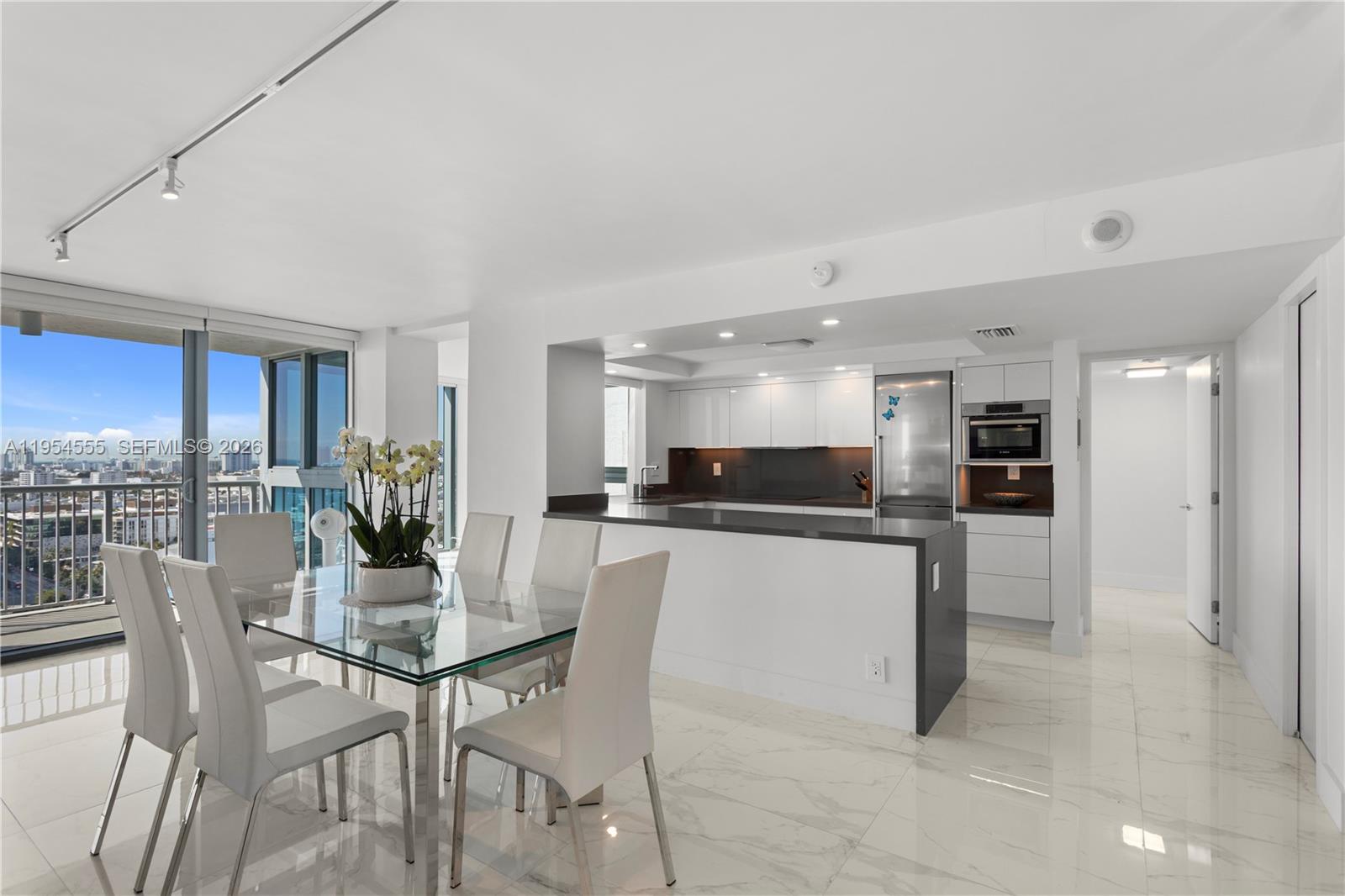 2655 Collins Ave Unit: PH06/08