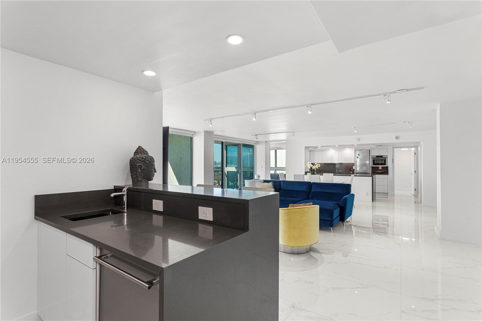 2655 Collins Ave Unit: PH06/08