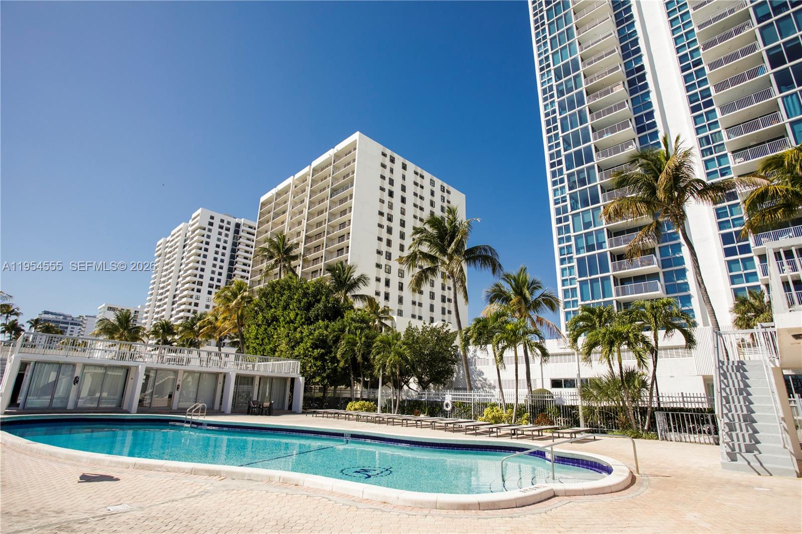 2655 Collins Ave Unit: PH06/08
