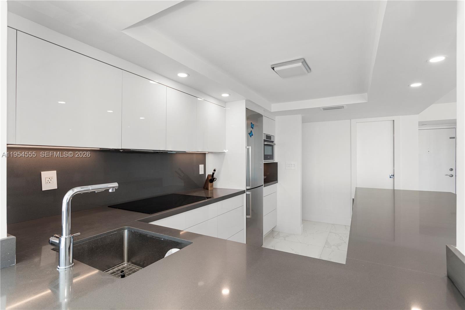 2655 Collins Ave Unit: PH06/08