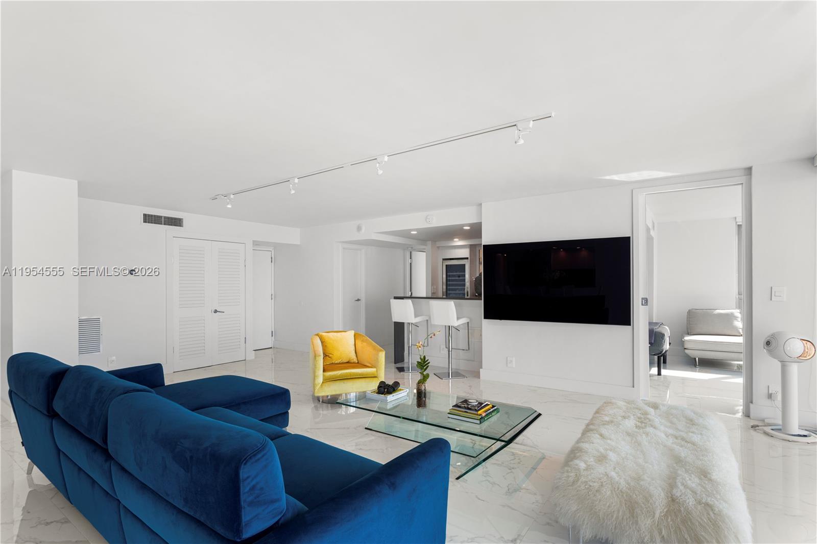 2655 Collins Ave Unit: PH06/08