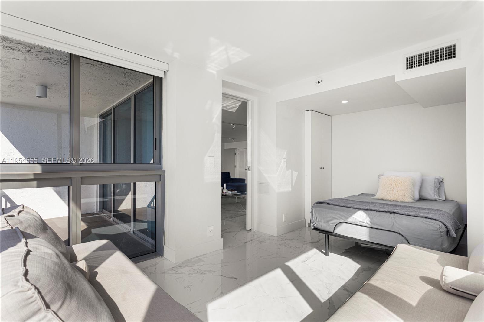 2655 Collins Ave Unit: PH06/08