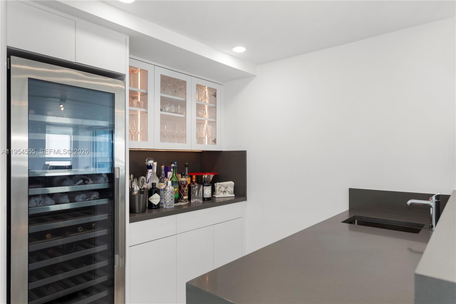 2655 Collins Ave Unit: PH06/08