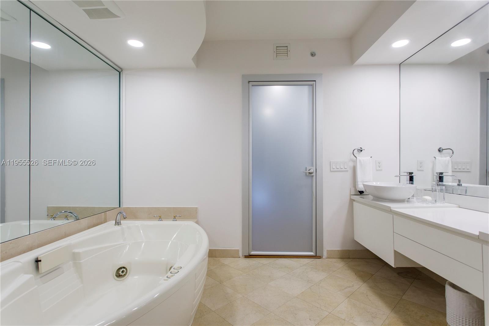 765 Crandon Blvd # 506