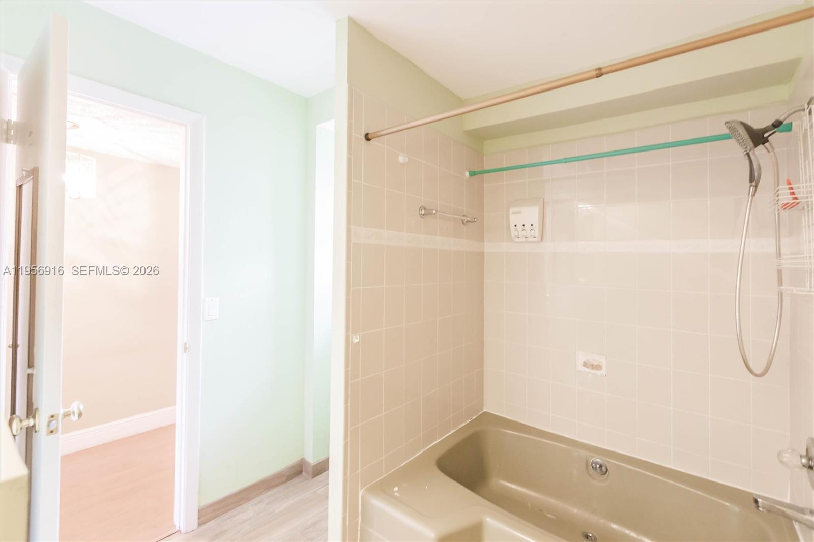 1900 W 54th St # 213