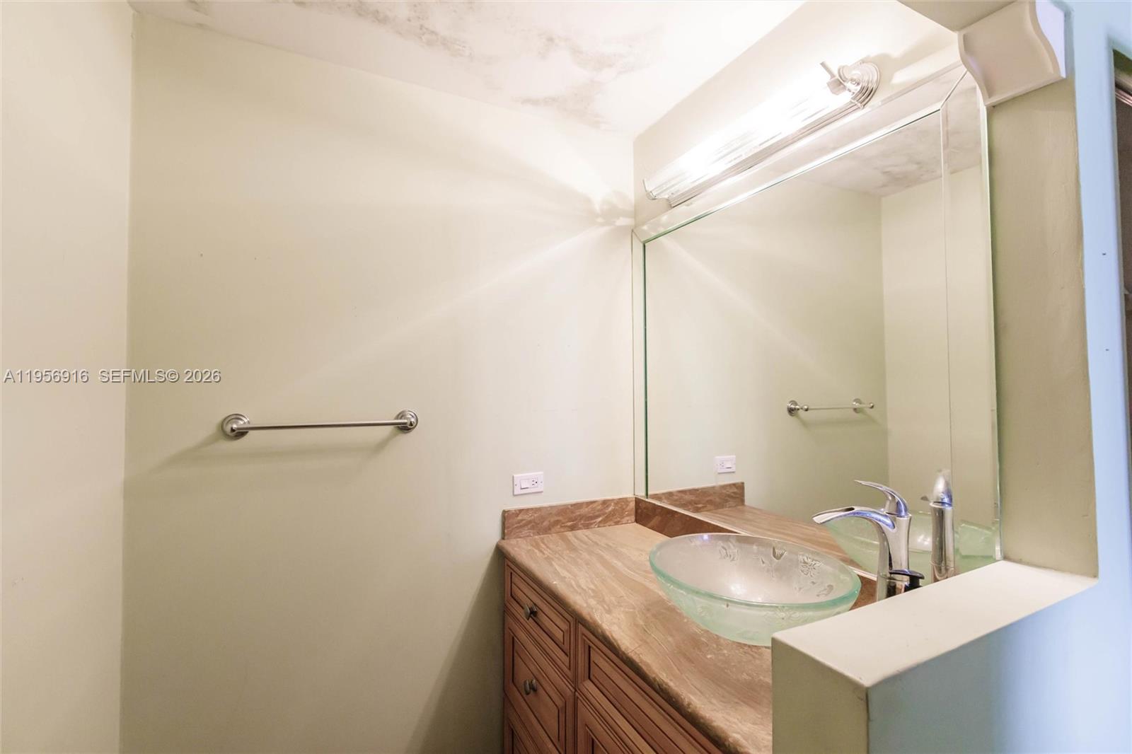 1900 W 54th St # 213