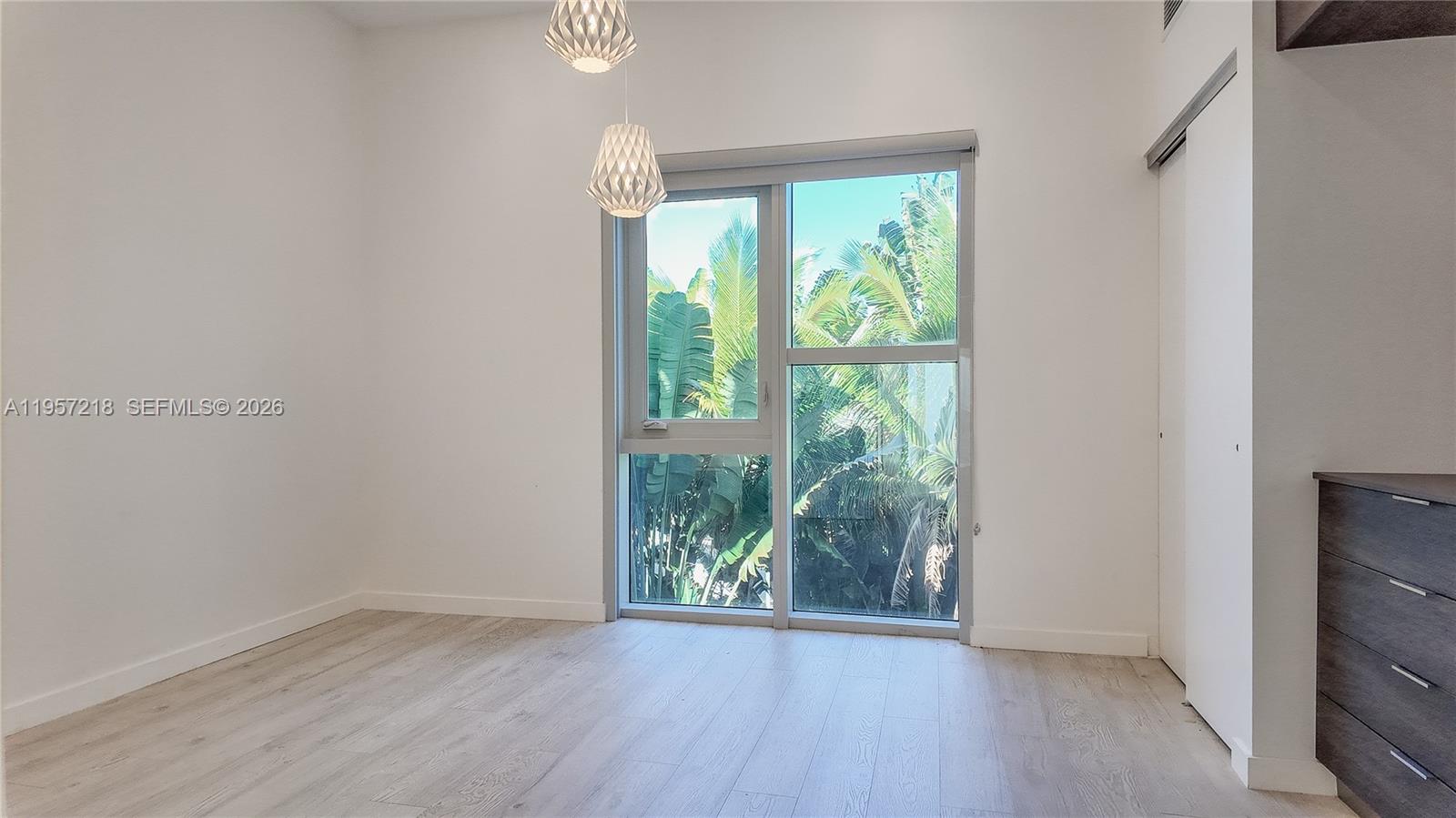 455 NE 39th St # 304