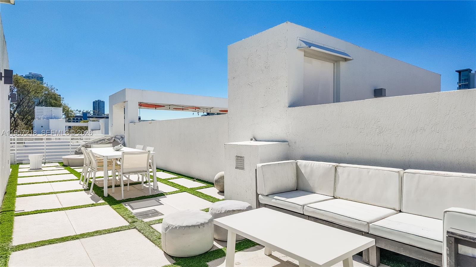 455 NE 39th St # 304