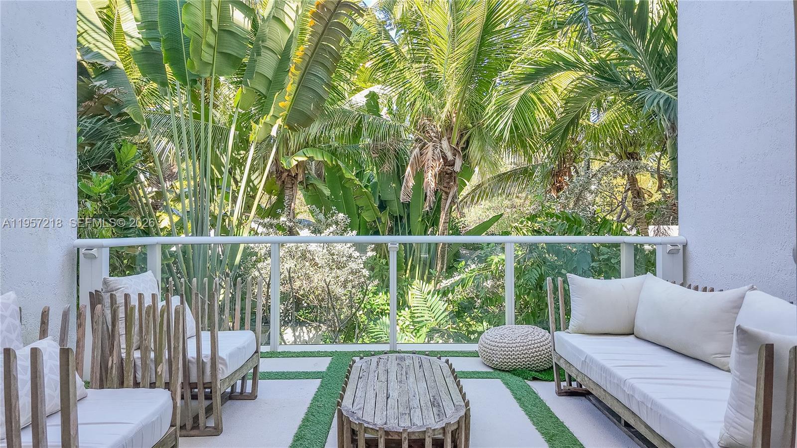 455 NE 39th St # 304