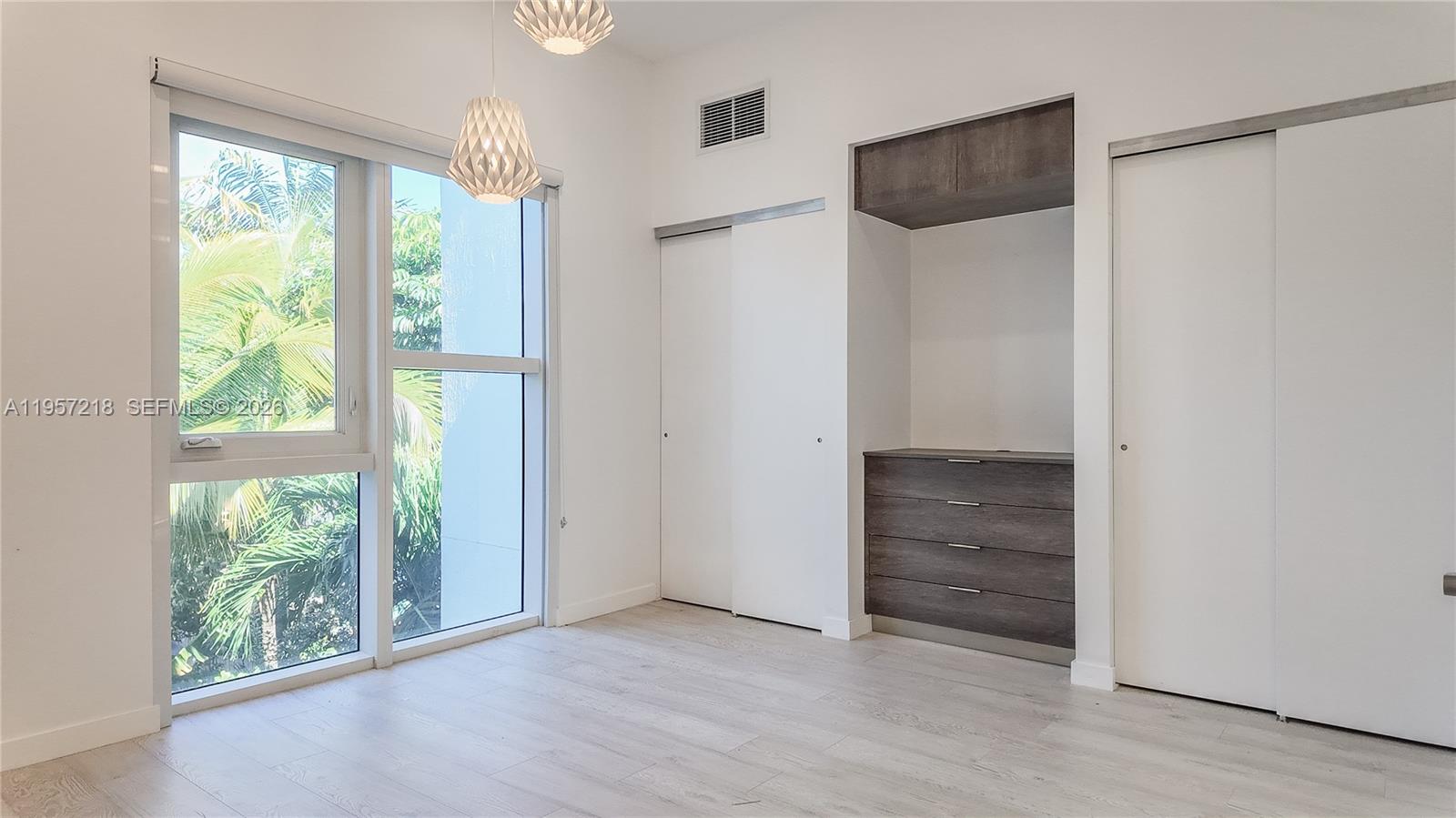 455 NE 39th St # 304