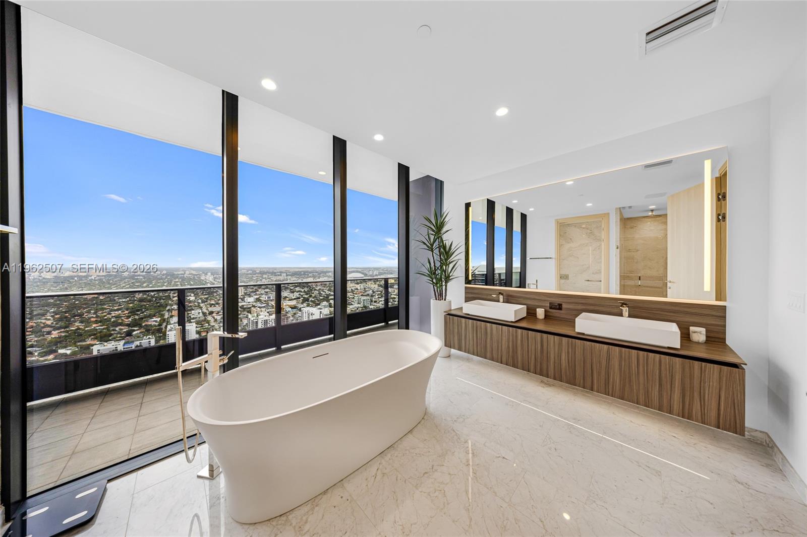 1000 Brickell Plz Unit: PH6002