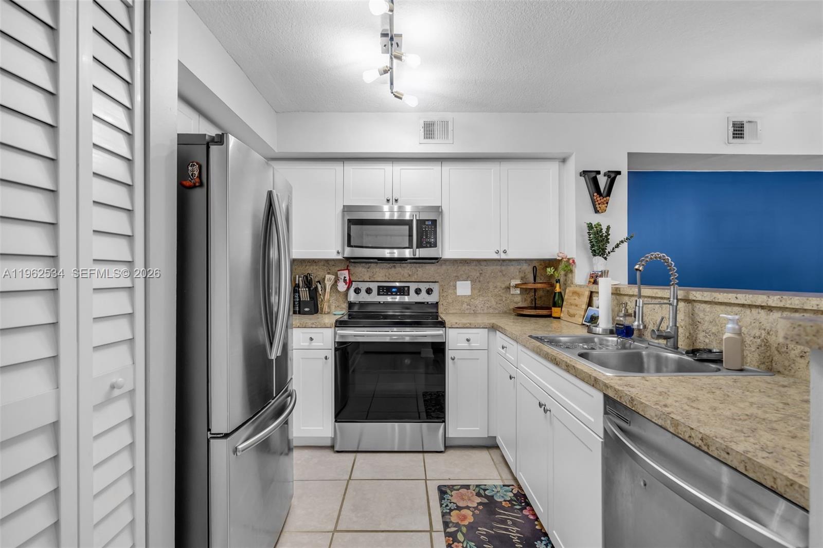 12178 Saint Andrews Pl # 205