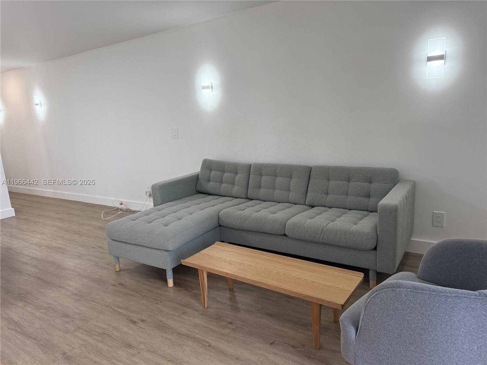 4301 Collins Ave # 208