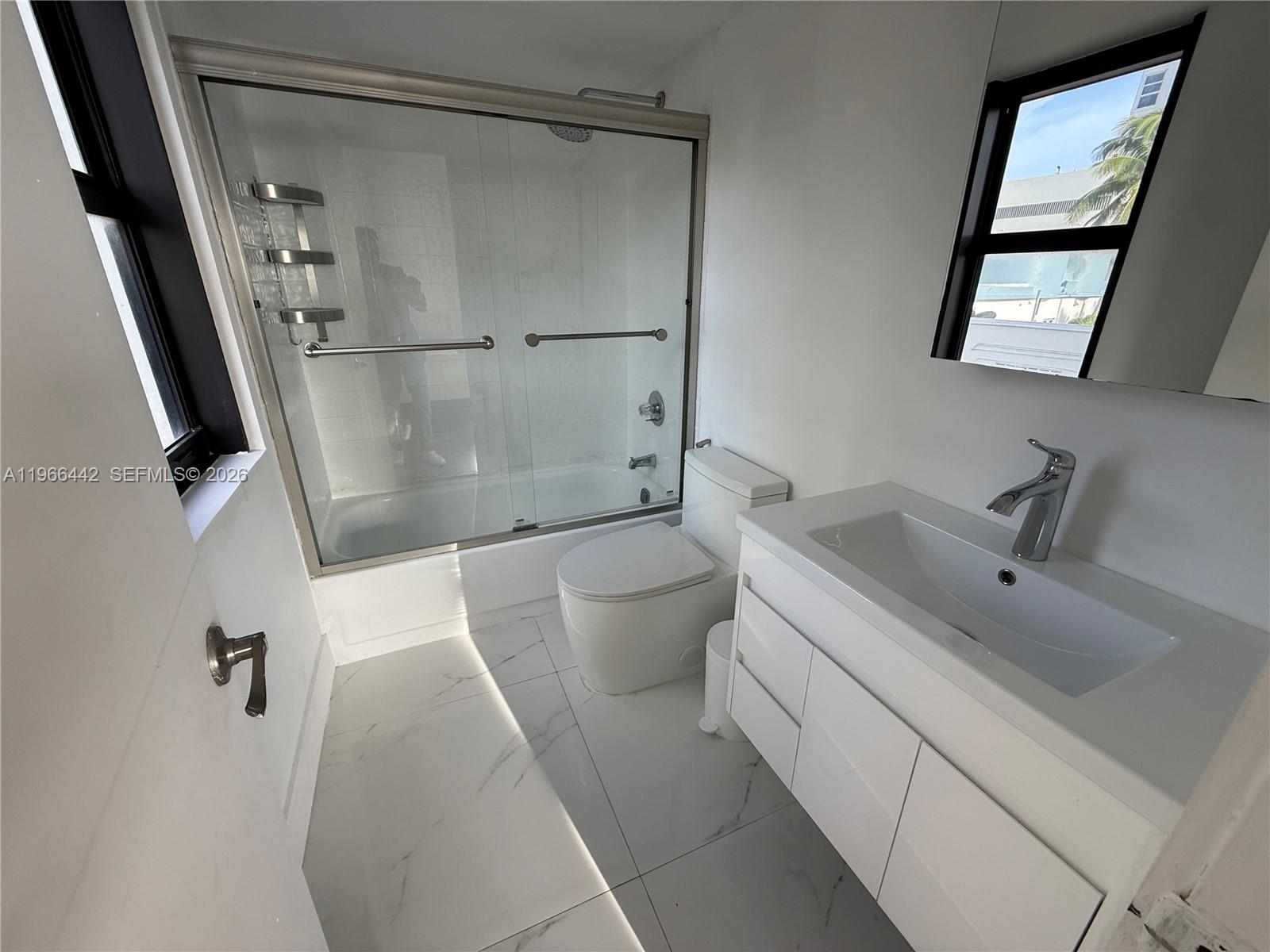 4301 Collins Ave # 208