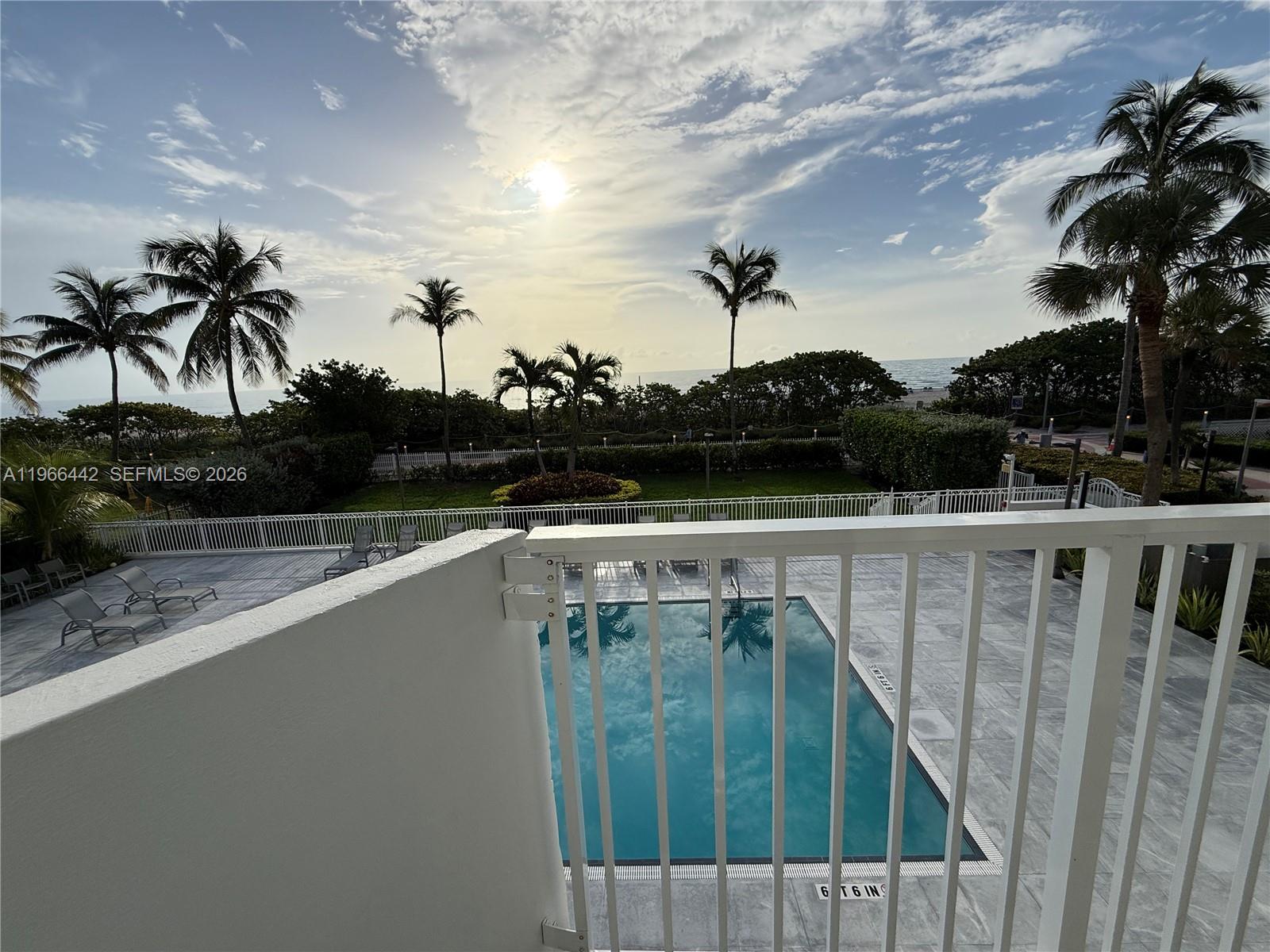 4301 Collins Ave # 208