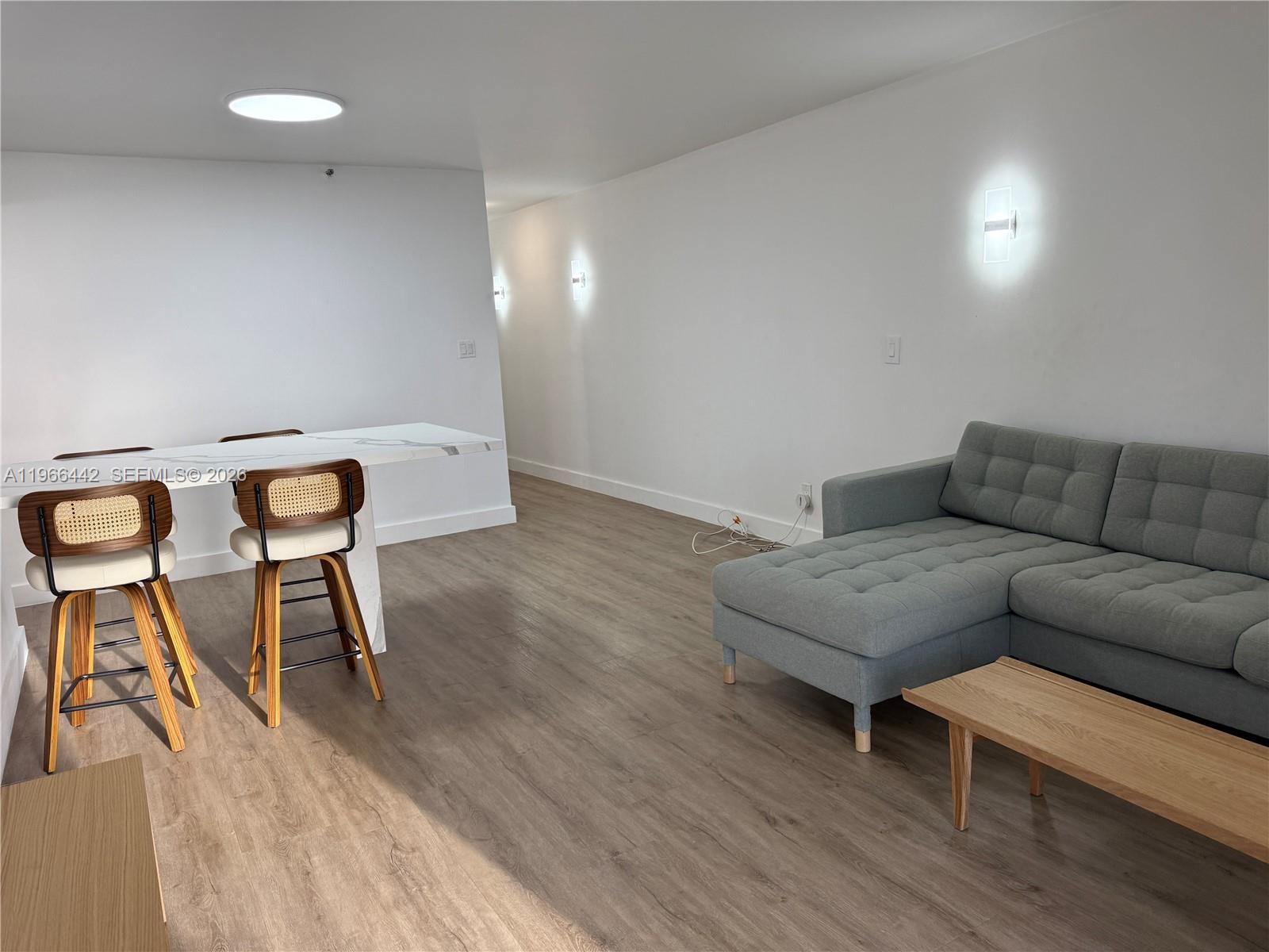 4301 Collins Ave # 208