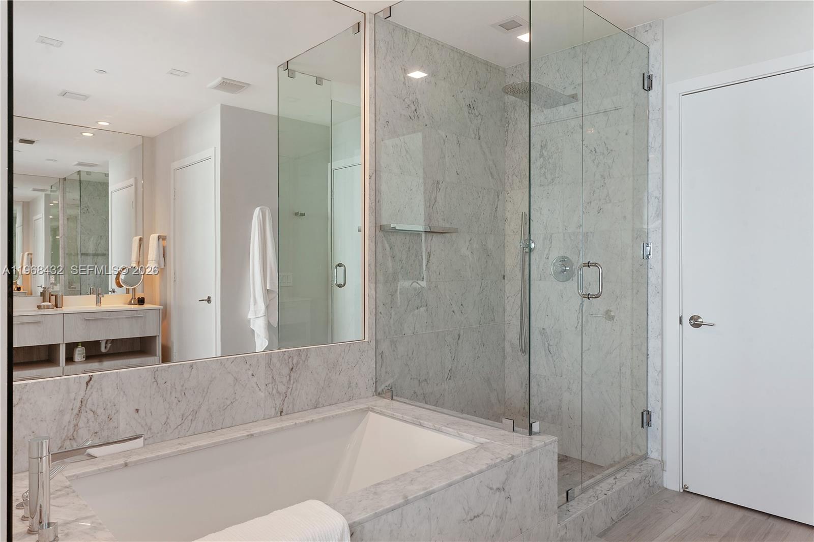 480 NE 31st St # 2804