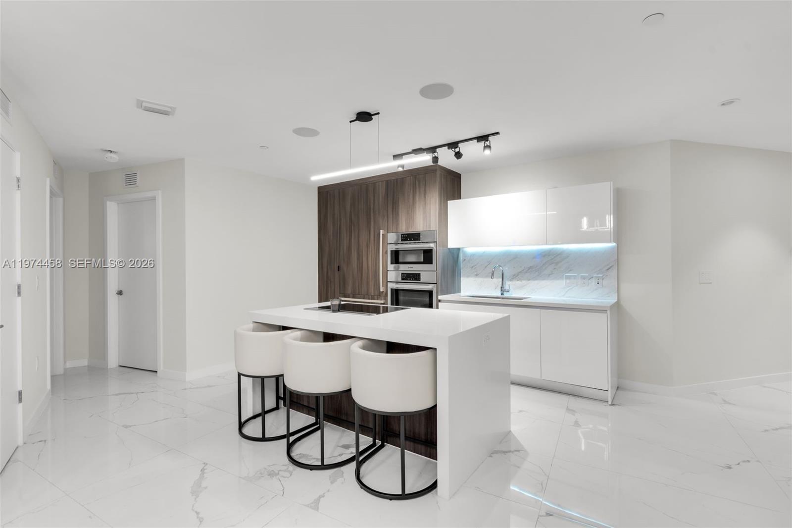 851 NE 1st Ave # 15 Unit: 4009 + Cabana 15