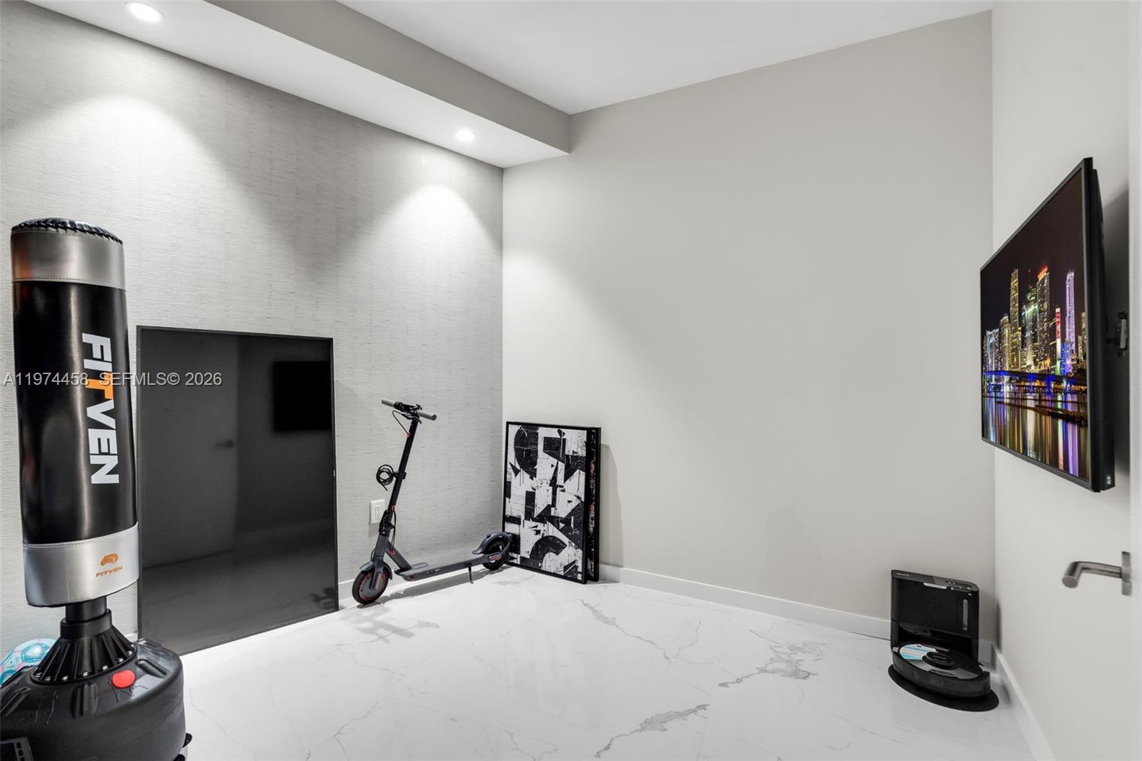 851 NE 1st Ave # 15 Unit: 4009 + Cabana 15