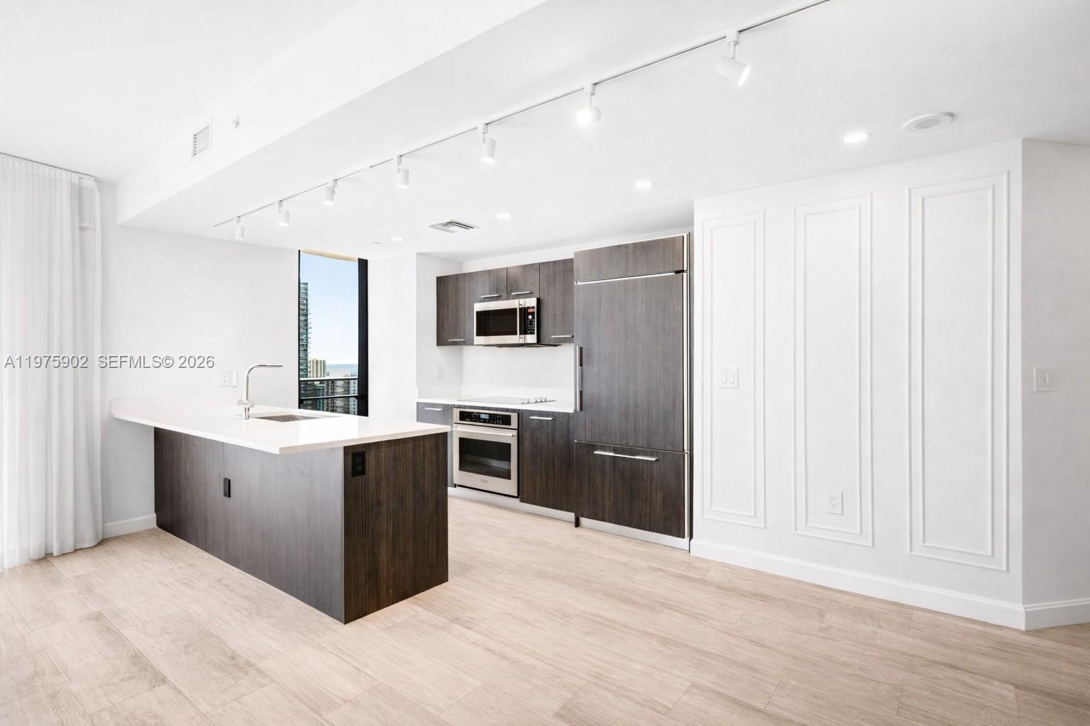 45 SW 9th St # 2303