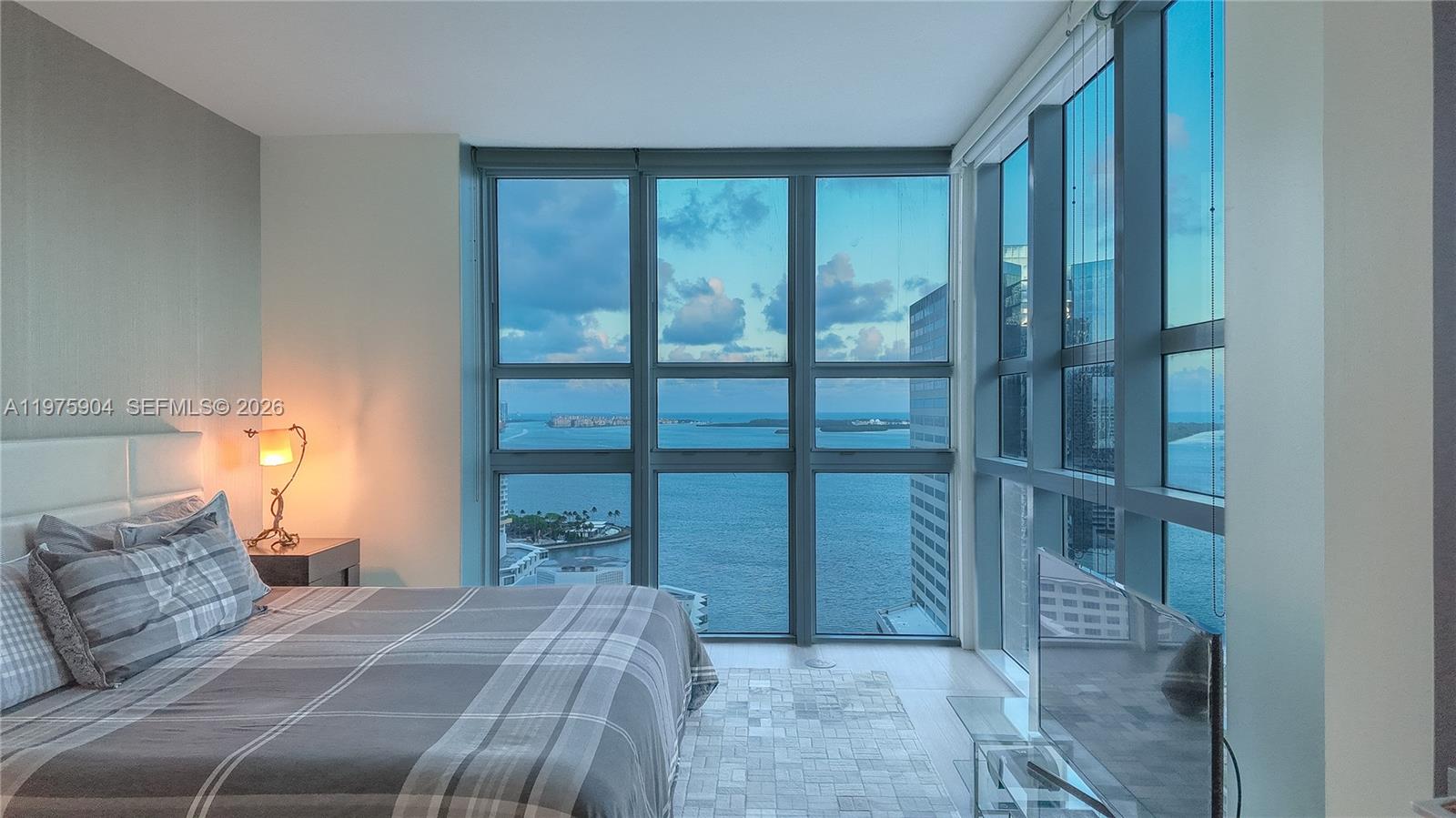 951 Brickell Ave # 2910