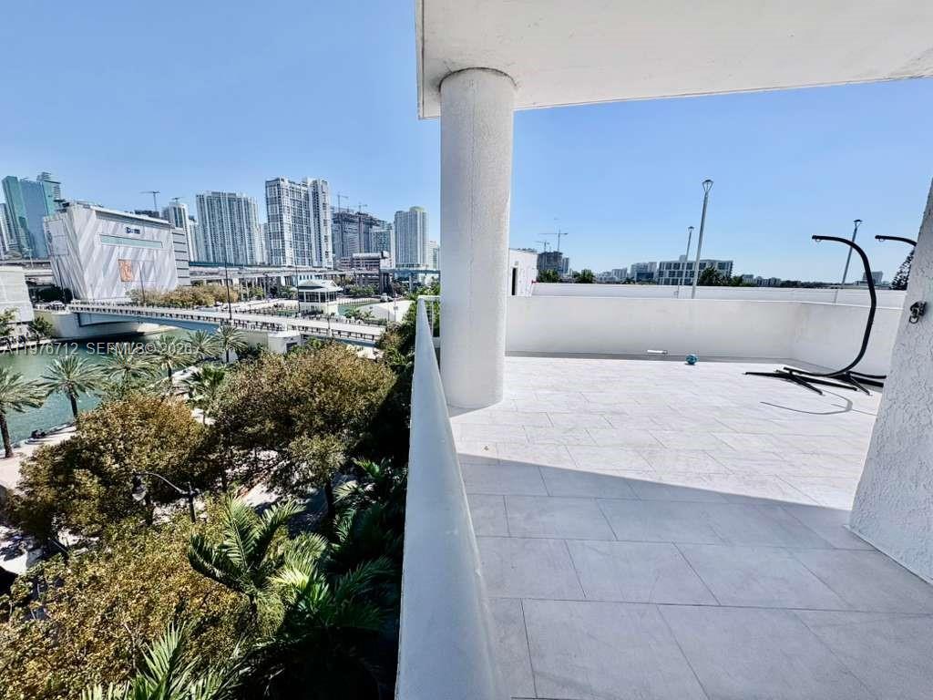 10 SW South River Dr # 603