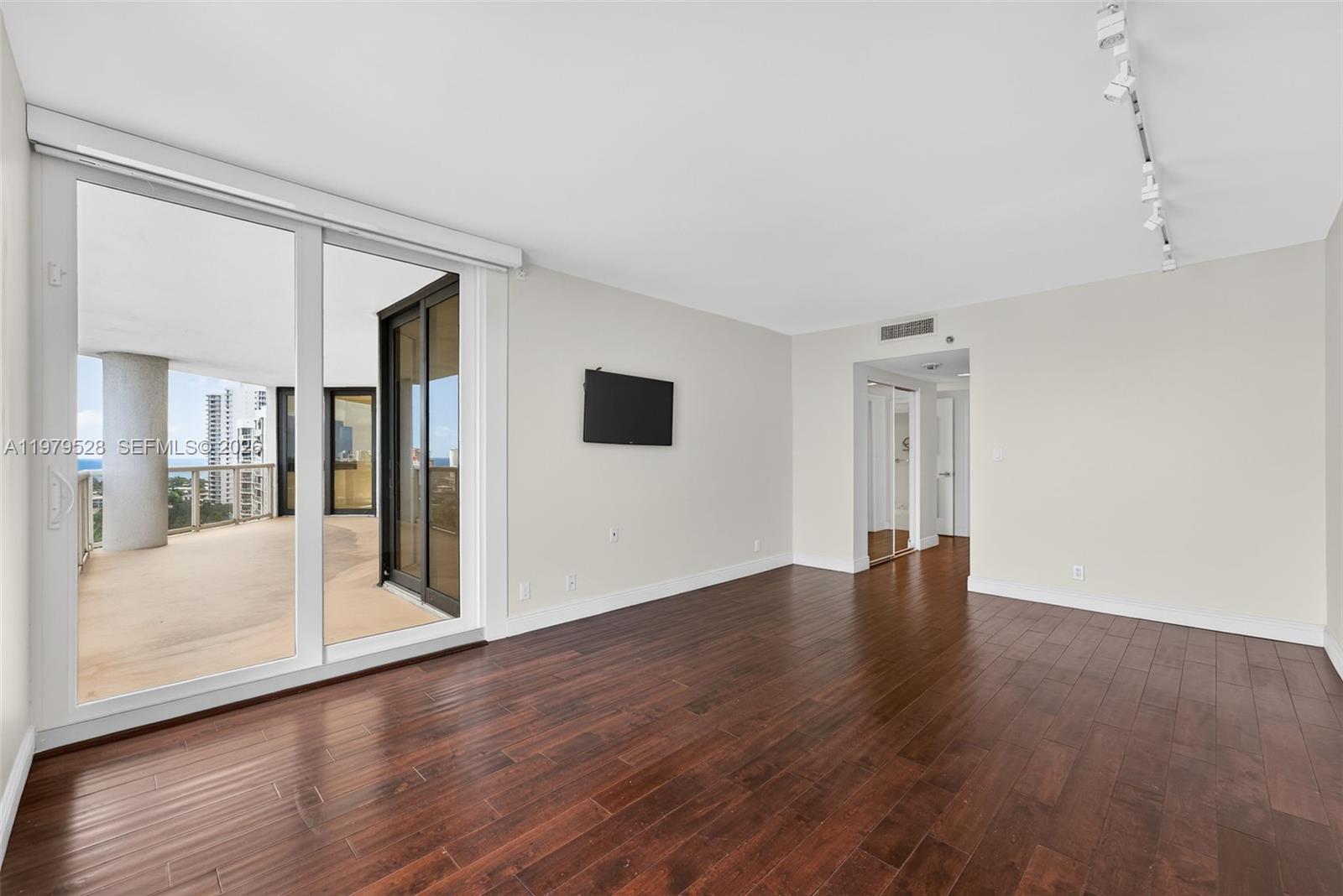 3600 Yacht Club Dr # 1802