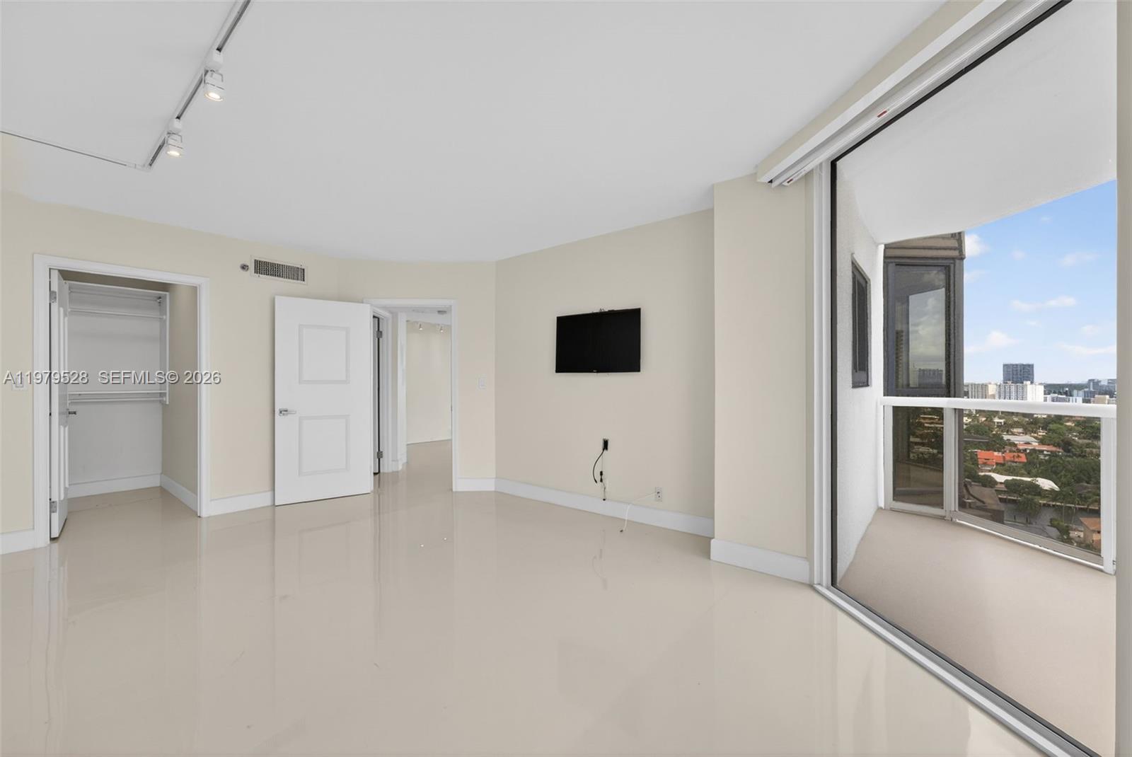 3600 Yacht Club Dr # 1802