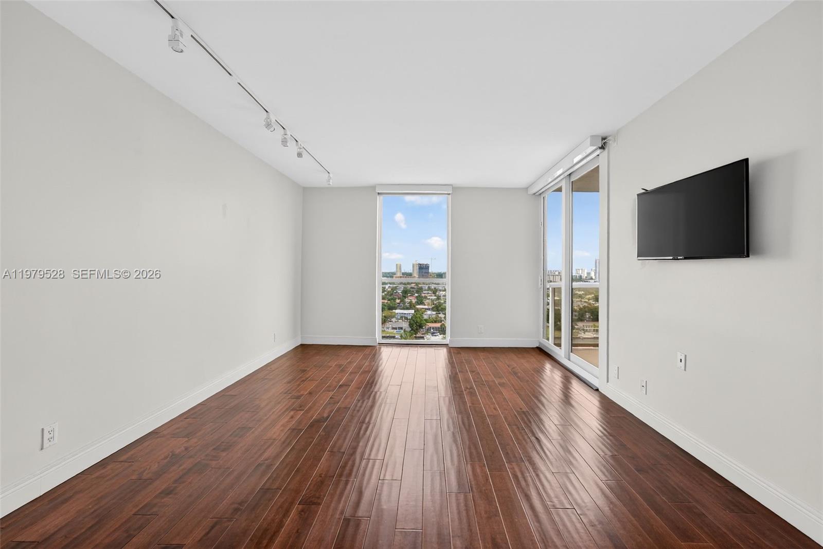 3600 Yacht Club Dr # 1802