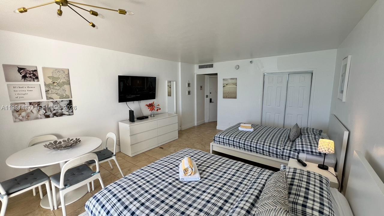 5445 Collins Ave # 627