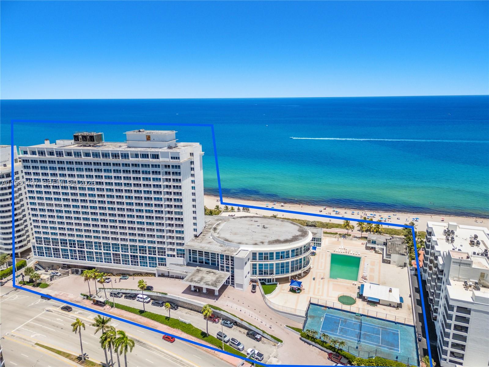 5445 Collins Ave # 627