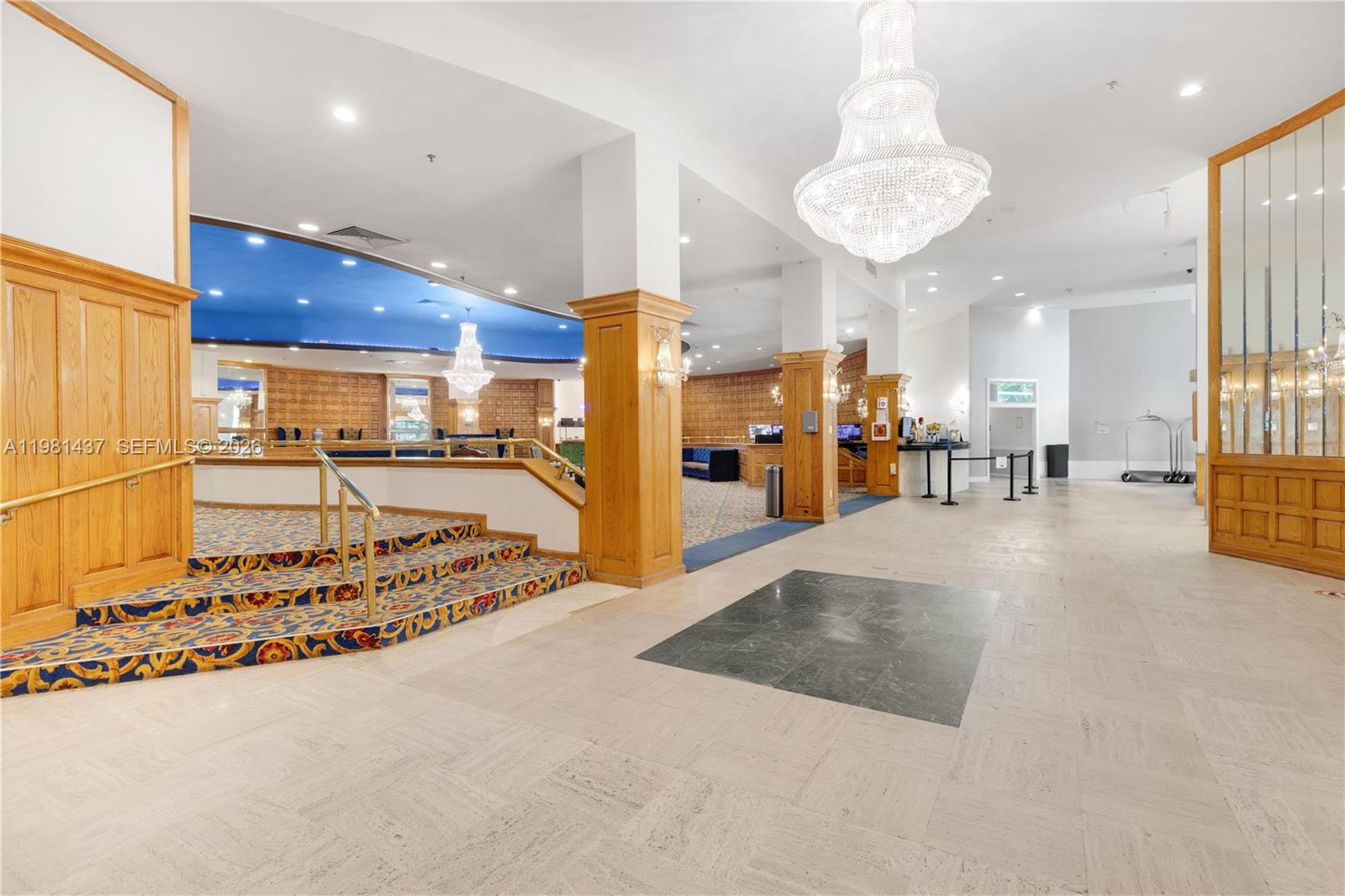 5445 Collins Ave # 627