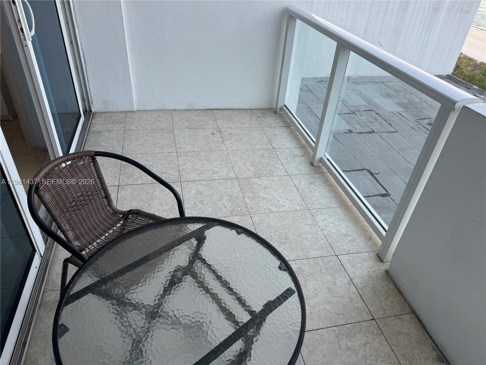 5445 Collins Ave # 627