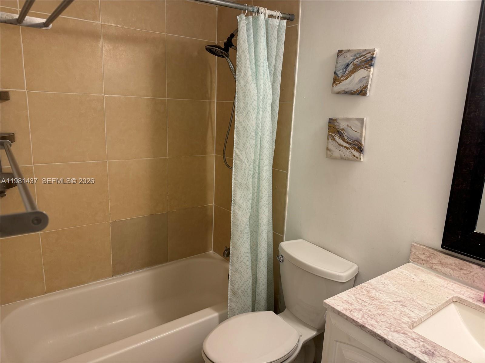 5445 Collins Ave # 627