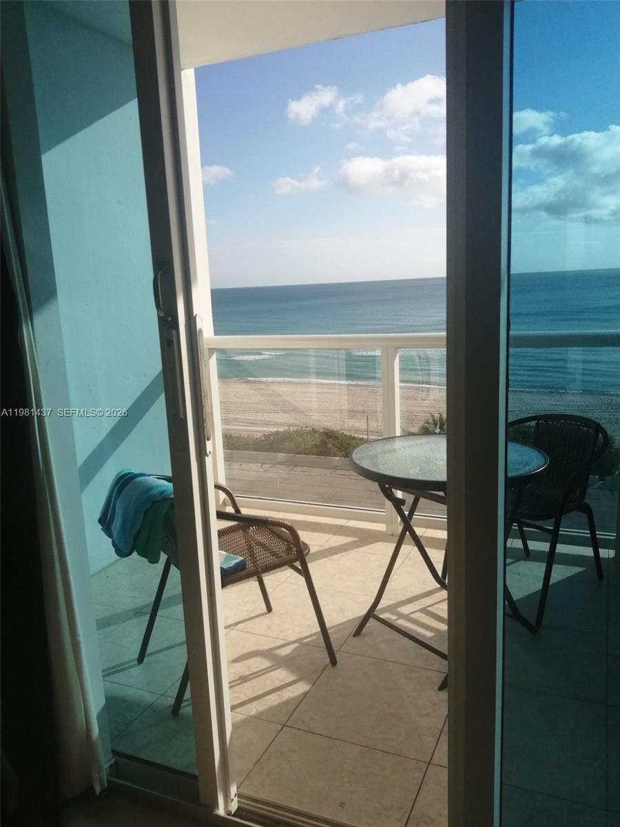 5445 Collins Ave # 627