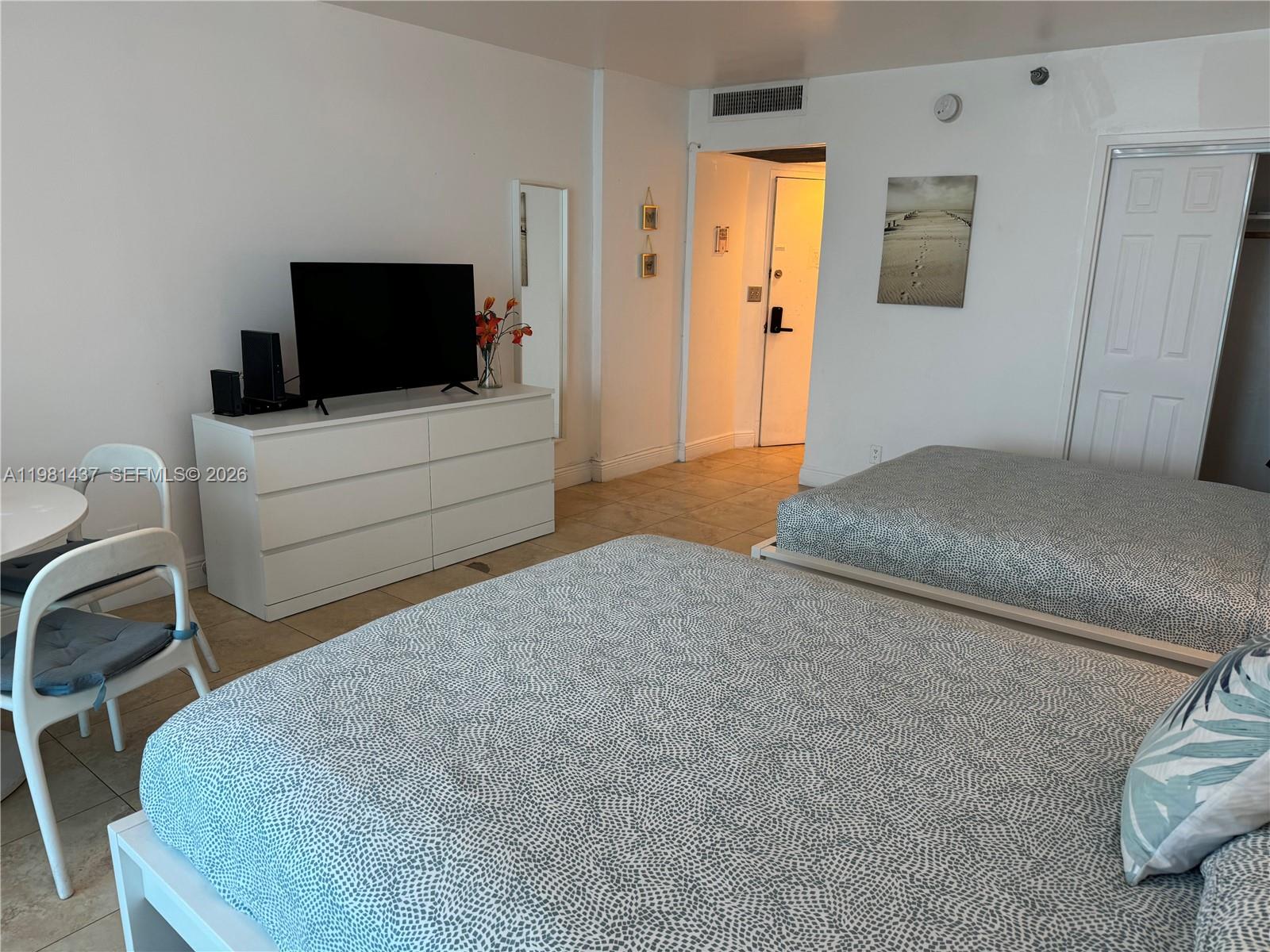 5445 Collins Ave # 627