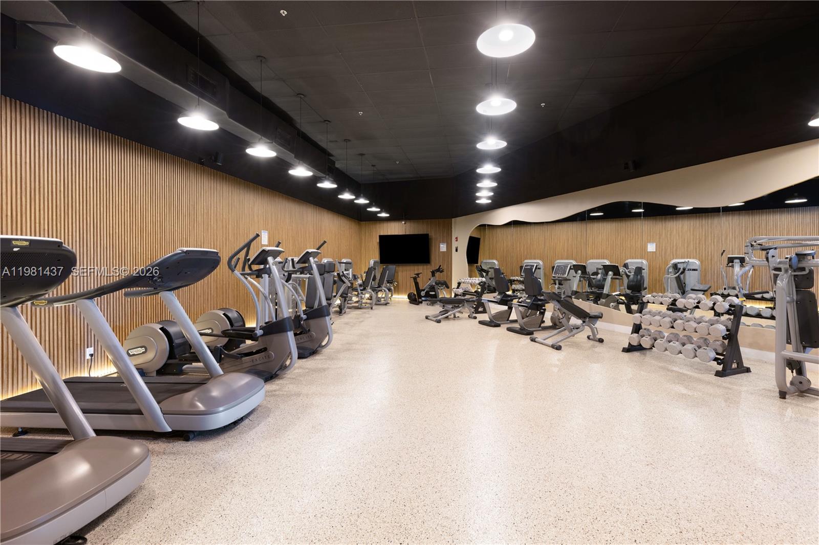 5445 Collins Ave # 627