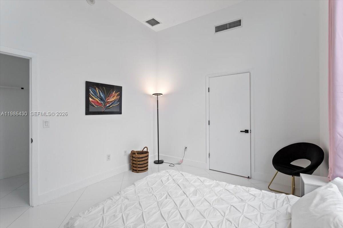 1900 N Bayshore Dr # 1016