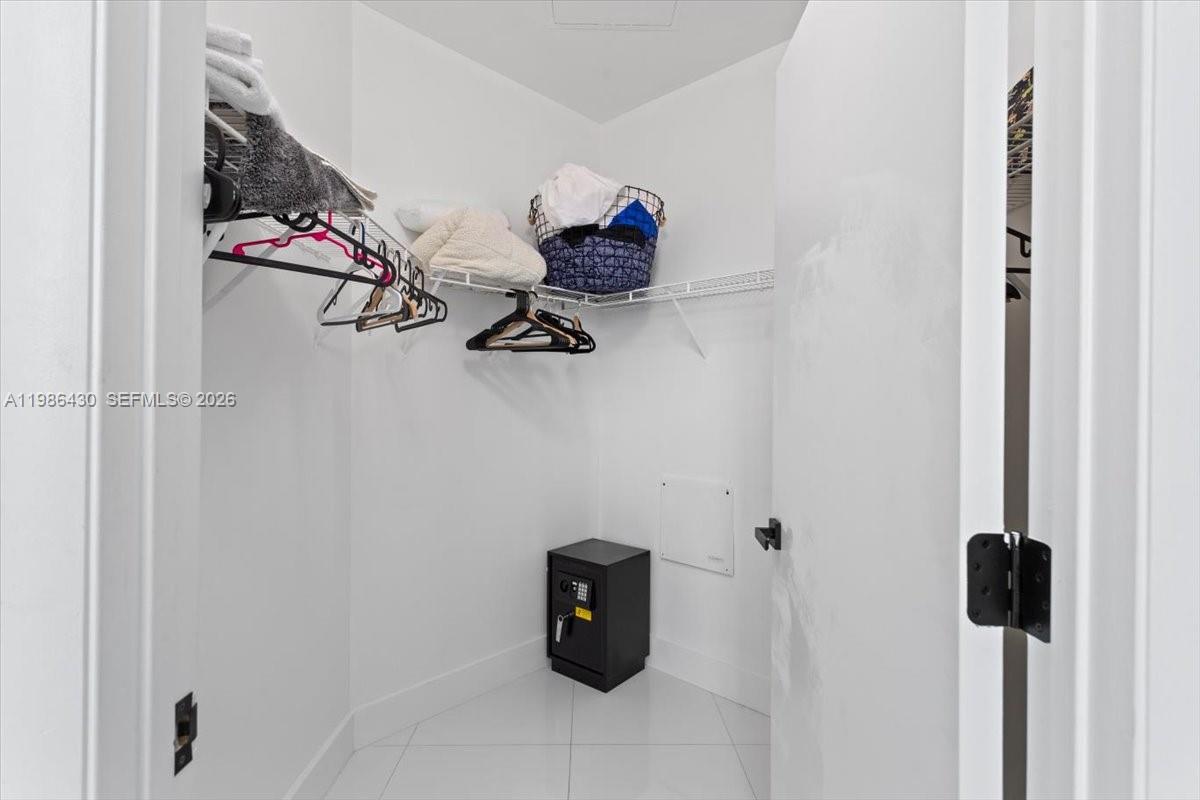 1900 N Bayshore Dr # 1016