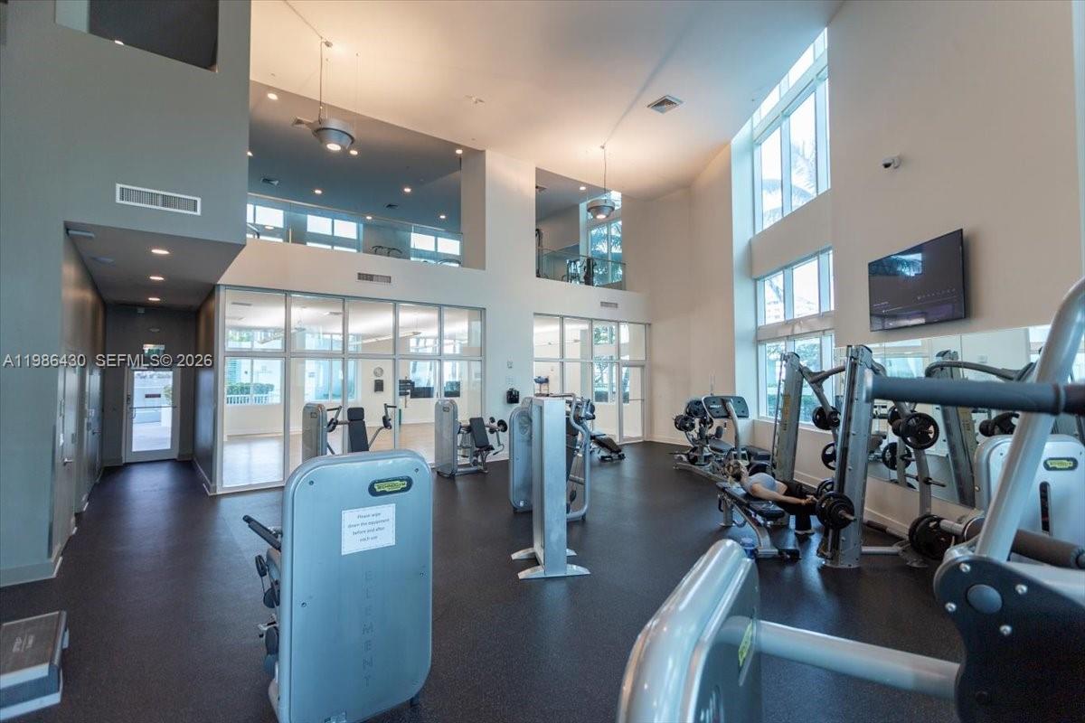 1900 N Bayshore Dr # 1016