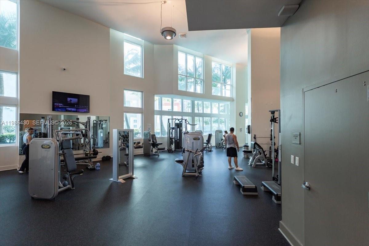 1900 N Bayshore Dr # 1016