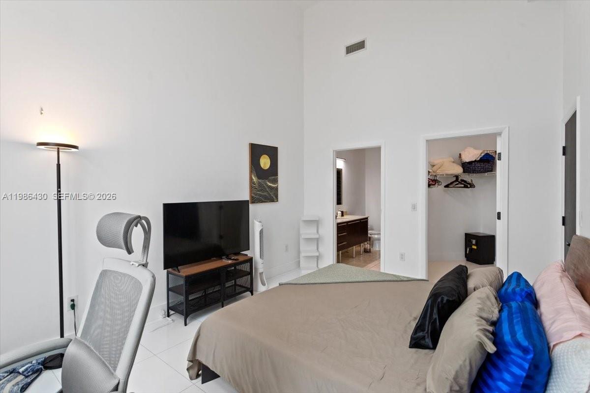 1900 N Bayshore Dr # 1016